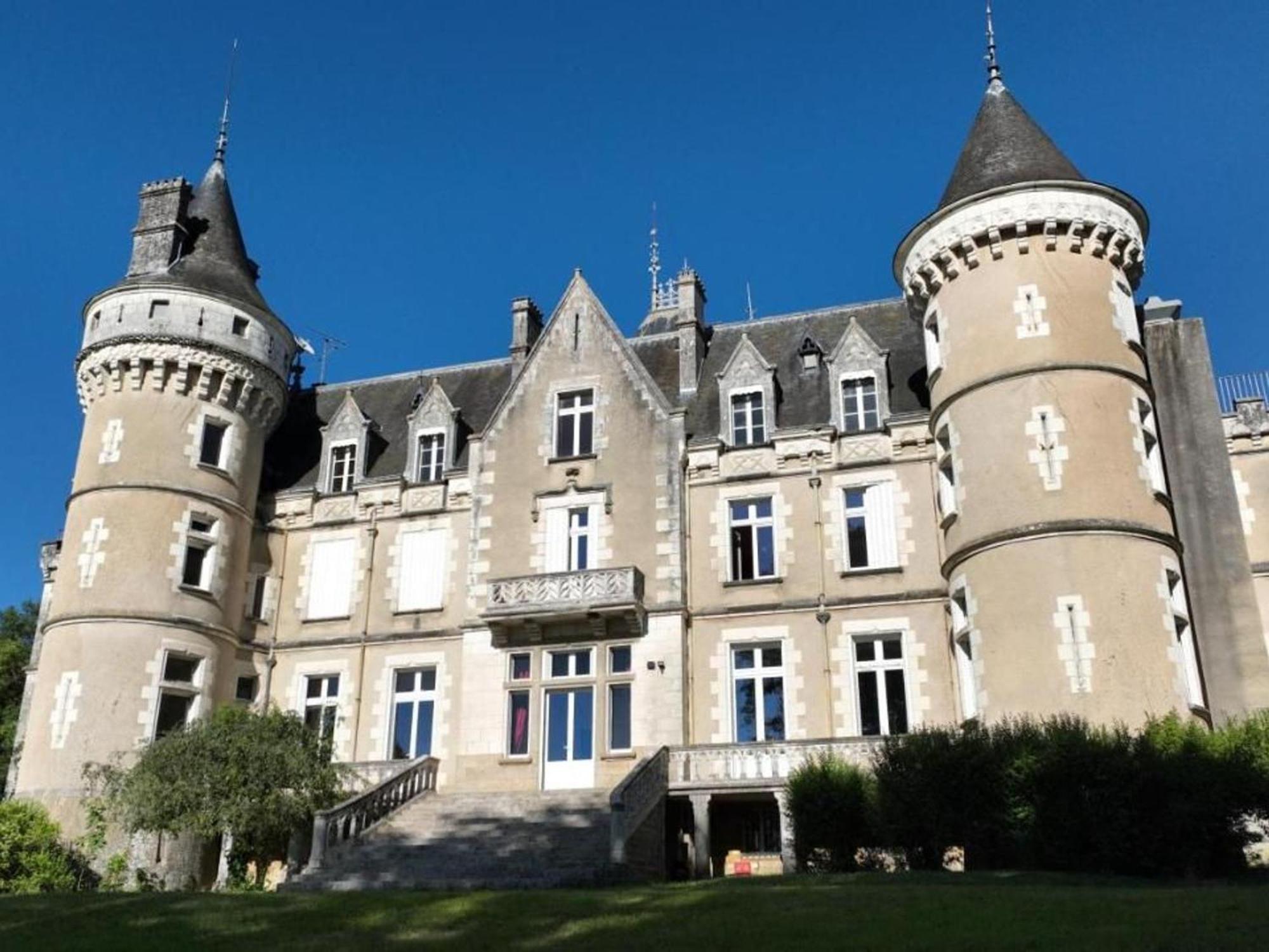 Sejour De Charme Au Chateau Avec Petit-Dejeuner Et Parking - Fr-1-591-705 Cluis Εξωτερικό φωτογραφία