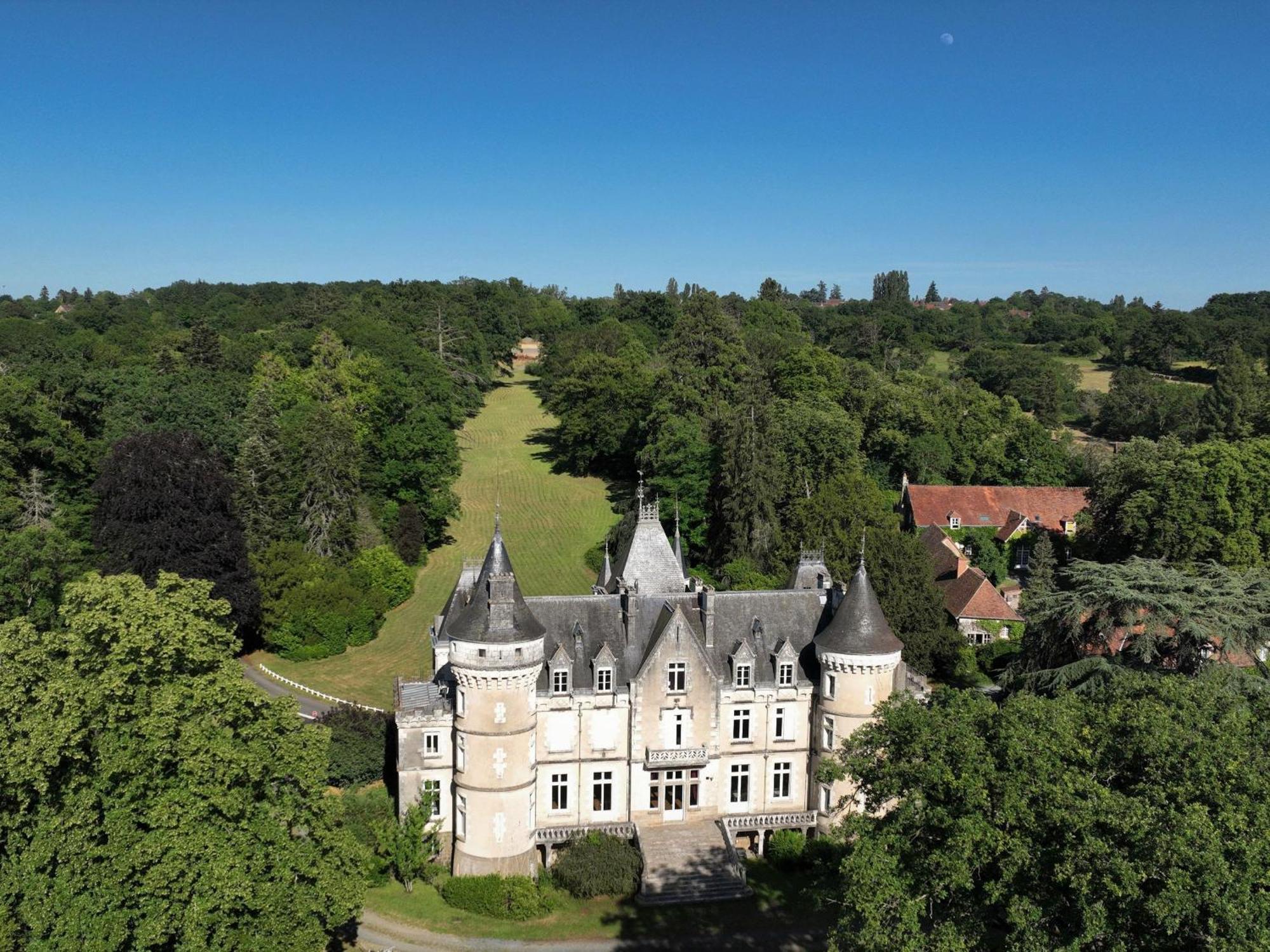 Sejour De Charme Au Chateau Avec Petit-Dejeuner Et Parking - Fr-1-591-705 Cluis Εξωτερικό φωτογραφία