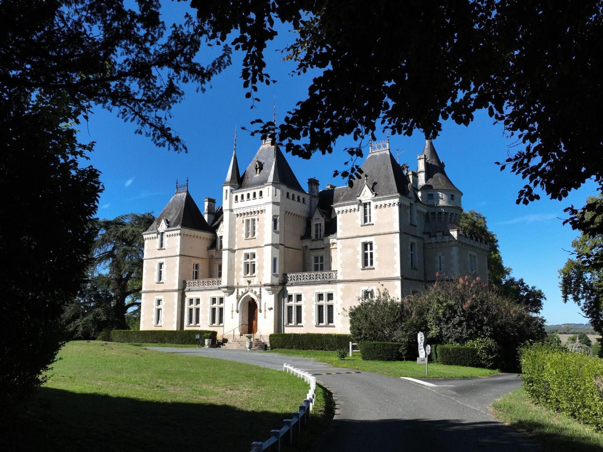 Sejour De Charme Au Chateau Avec Petit-Dejeuner Et Parking - Fr-1-591-705 Cluis Εξωτερικό φωτογραφία